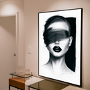 Quadro Decorativo Mulher - Enigma Tons Preto e Branco
