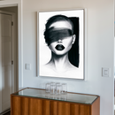 Quadro Decorativo Mulher - Enigma Tons Preto e Branco