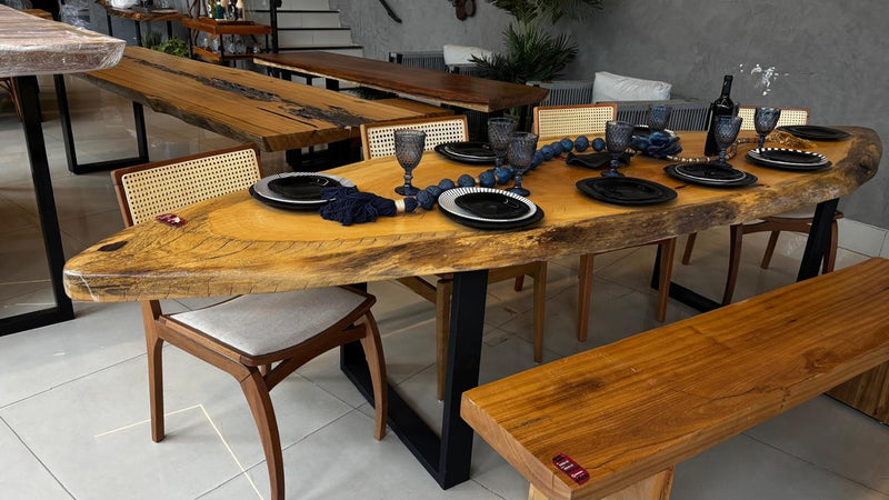 Mesa de Madeira Maciça Oval