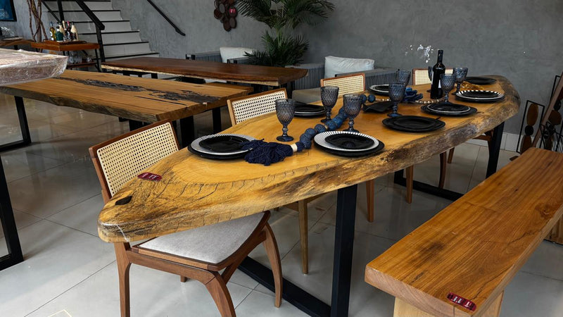 Mesa de Madeira Maciça Oval